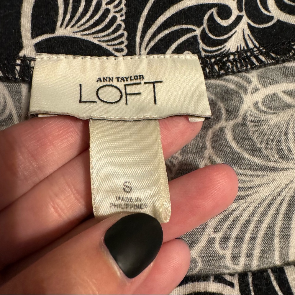 LOFT Black and White Patterned Blouse - Picture 3 of 3